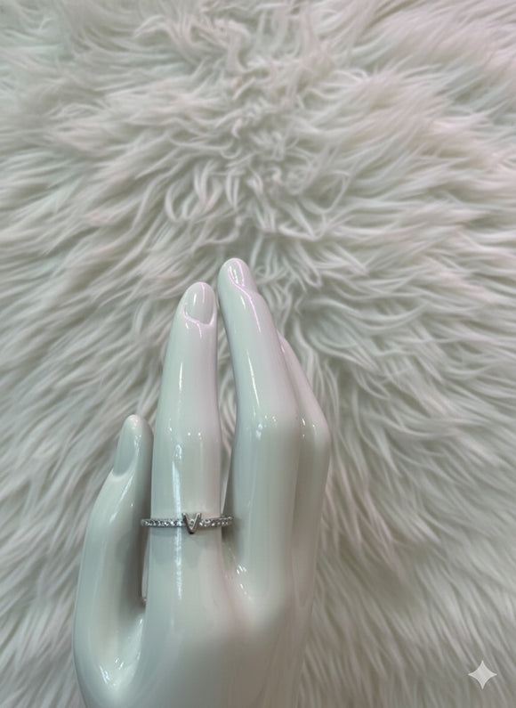 “V” silver ring